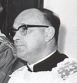 Mons. Jaromír Korejs jako ceremoniář kardinála Trochty v 70. letech 20. století