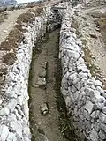 Pozůstatky zákopů na náhorní plošině Monte Piana