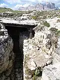 Pozůstatky zákopů na náhorní plošině Monte Piana