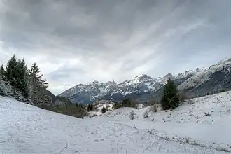Jižní skupina pohoří Brenta z horské louky nad Andalem