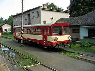 Přípojný vůz Btax780 ČD ve Žďárci u Skutče v roce 2009