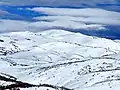 Pohled na Mount Kosciuszko z Guthega Peak