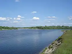 Ústí řeky Cna (vpravo) v Mokšu
