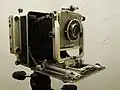Kamera Micro Precision Products mark VIII pro formát 4 x 5 palců s dvojobrazovým dálkoměrem na boku