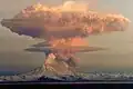Erupce Mount Redoubt na Aljašce v roce 1990.