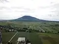 Arayat ze severoseverovýchodu: ze vzdálenosti přibližně asi 8 km, z výšky přibližně 120 metrů