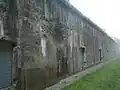 Zasažená zeď pevnosti Loncin