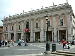 Palazzo dei Conservatori patří mezi tři hlavní budovy Kapitolských muzeí