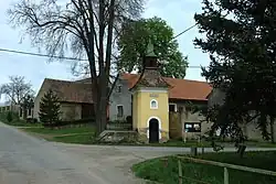 Kaplička v centru obce