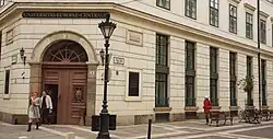 Budova v Budapešti, vstup
