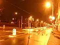 Praha, přechod s ochranným ostrůvkem vybaveným světelným majáčkem