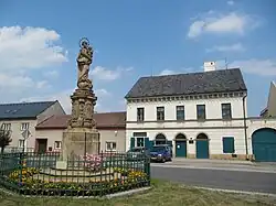 Socha Immaculaty na náměstí