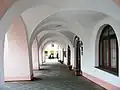 Podloubí s křížovou klenbou bez žeber