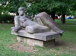 Ležící figura