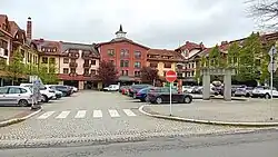 náměstí s obecním úřadem, duben 2024