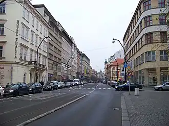 Pohled na ulici od Kostela sv. Voršily na východ