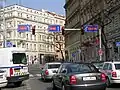 Dopravní značka č. IS 6f podle vyhlášky 30/2001 Sb., varianta s označením názvu ulice, Praha, náměstí Míru