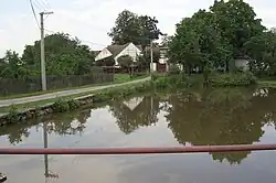 Rybník Obecník uprostřed návsi