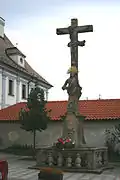 Kříž u kláštera řádu servitů v Nových Hradech