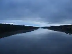 řeka v Albertě za šera