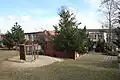 Pohled na zahradu a pavilony od Z