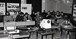 Sympozií Sociálně angažované fotografie se účastnily mnohé osobnosti fotografického života. Uprostřed kritik Vladimír Vorobjov, vpravo historik fotografie Ludovít Hlaváč