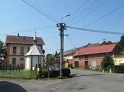 Centrum obce s kaplí svaté Rosalie Limburské, sv. Fabiána a Šebestiána
