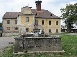 Nemilkov - renesanční zámek 2.JPG