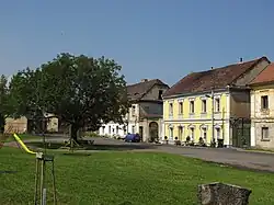 náves