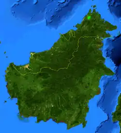Rozšíření láčkovky rádži na ostrově Borneo (jasně zeleně)