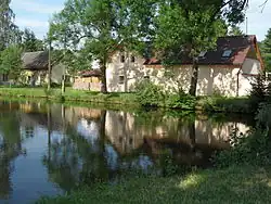 Domy za rybníkem