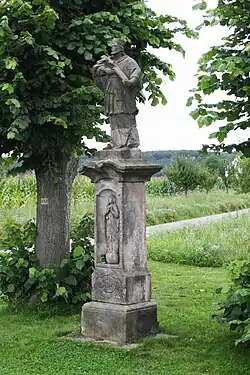 Socha svatého Jana Nepomuckého na křižovatce západně od obce.