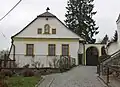 budova fary u kostela