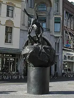 Thinker on a Rock, jedna z Flanaganových soch