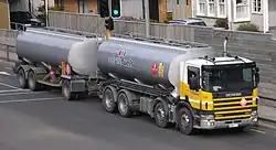 Scania 124G 420 s podvozkem 8×4 na Novém Zélandu.