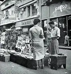 Novinový stánek v Buenos Aires, 1956