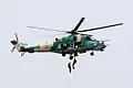 Nigerijský bitevní vrtulník Mi-24V.