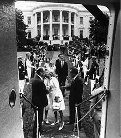 Nixon opouští Bílý dům