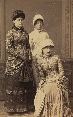 Eva Nansen, Kristine Heftye, sedící Maria Heftye