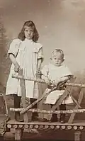 Liv Nansen Høyer a její bratr Kåre, děti polárníka Fridtjofa Nansena