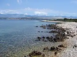 Pohled na Mandre z ostrova Maun
