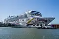 Loď Norwegian Pearl, zakotvená v přístavu Astoria