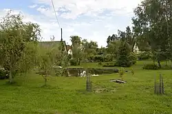 Rybník a stavení