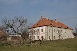 Nová-Lhota(Kluky)2013zámeček.jpg