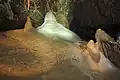 Stalagmity v Nové Amatérské jeskyni
