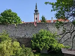 Nová Bystřice - pozůstatky městského opevnění (květen 2023) (1).jpg