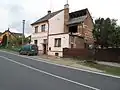 Jeden z domů