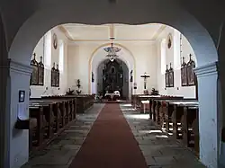Interiér farního kostela v Nové Včelnici.