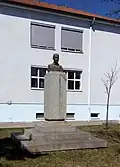 Pomník T. G. Masaryka před školou