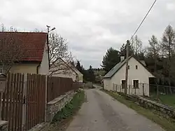 Cesta mezi domy